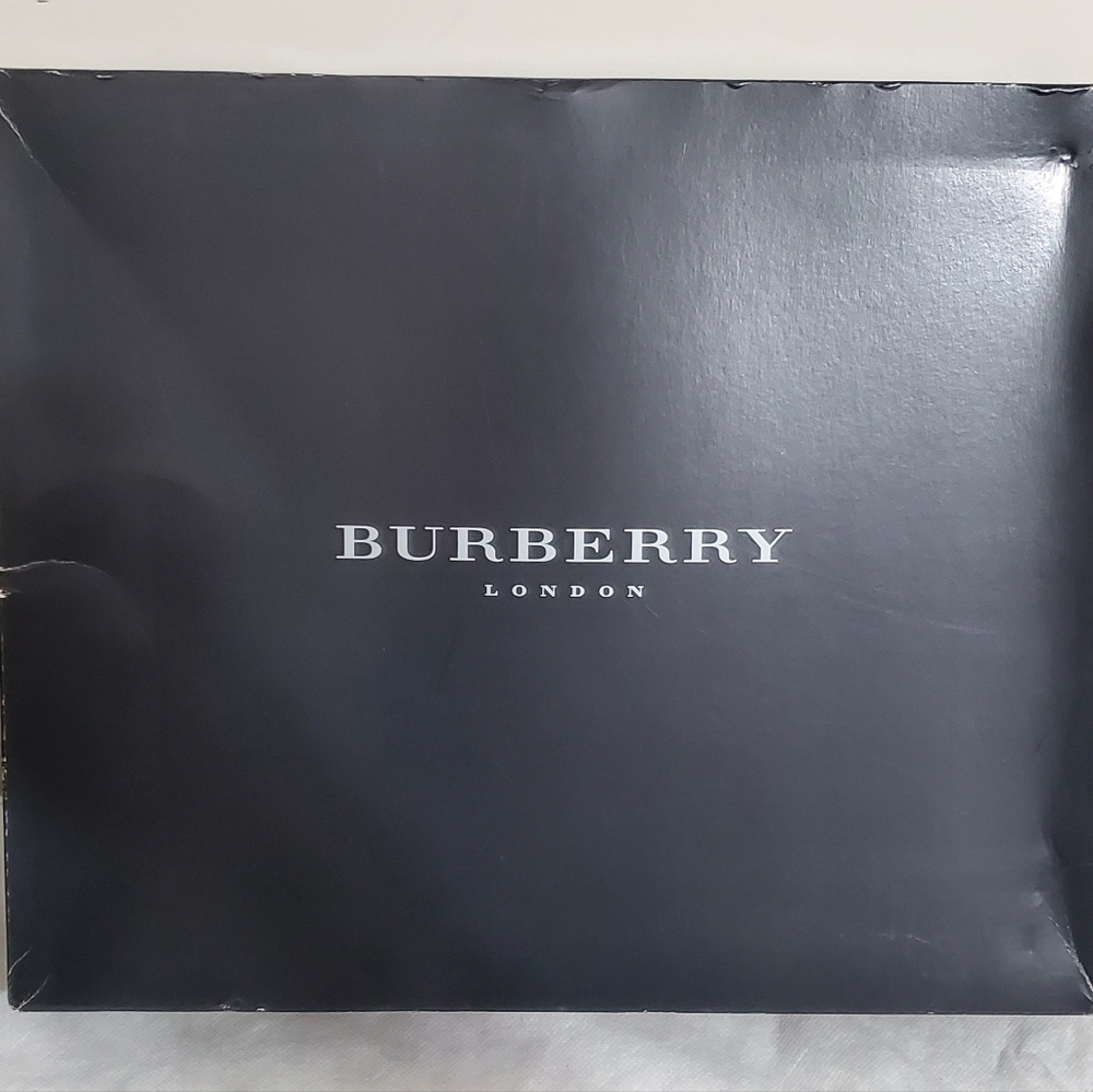 Burberry Sheets - Picture 5 of 6